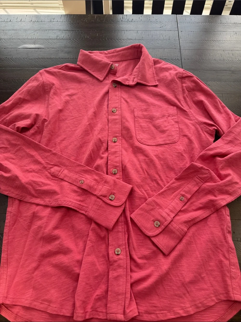 Like new J. Crew Men’s Coral Pink Casual buttoned-down shirt size Large